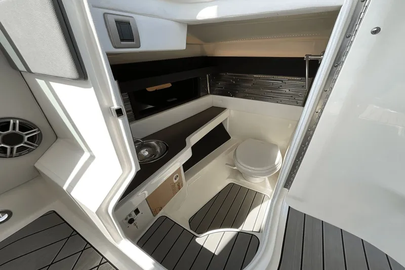 Slide: The Image of Sea Ray SLX 310 Outboard 2026 - 28