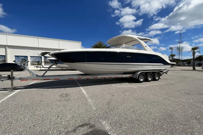 Slide: The Image of Sea Ray SLX 310 Outboard 2026 - 6