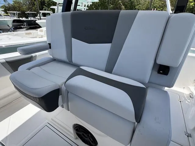 Slide: The Image of Robalo R270 Center Console 2025 - 12