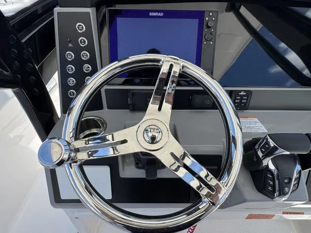 Slide: The Image of Robalo R270 Center Console 2025 - 17