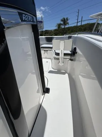 Slide: The Image of Robalo R270 Center Console 2025 - 20