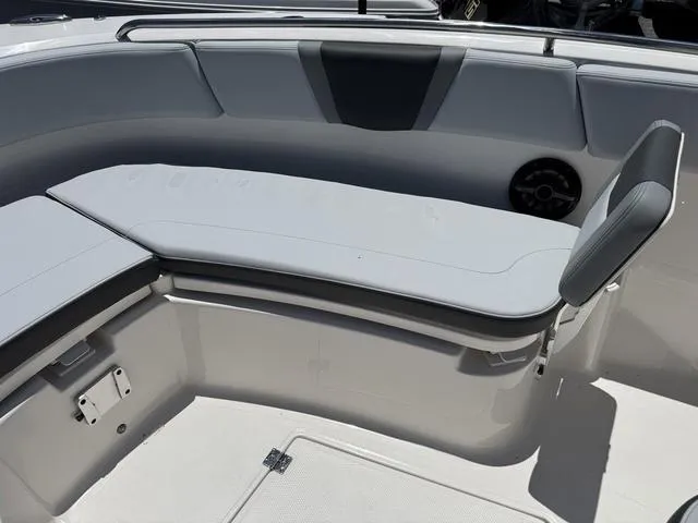 Slide: The Image of Robalo R270 Center Console 2025 - 22