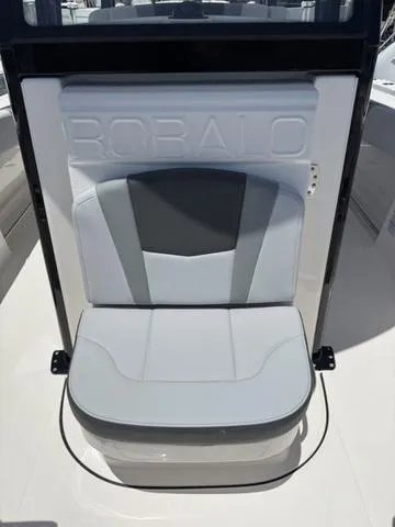 Slide: The Image of Robalo R270 Center Console 2025 - 29
