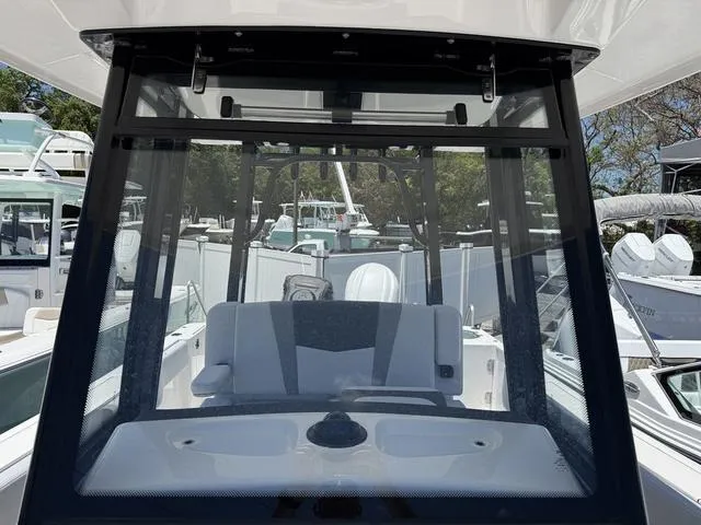 Slide: The Image of Robalo R270 Center Console 2025 - 31