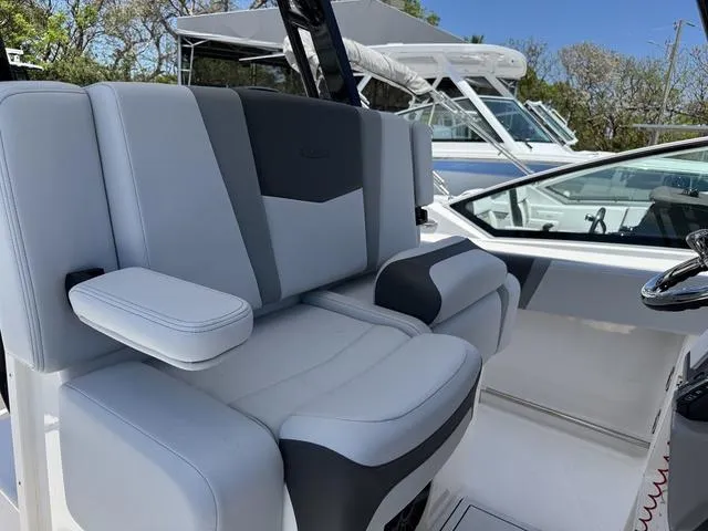 Slide: The Image of Robalo R270 Center Console 2025 - 32