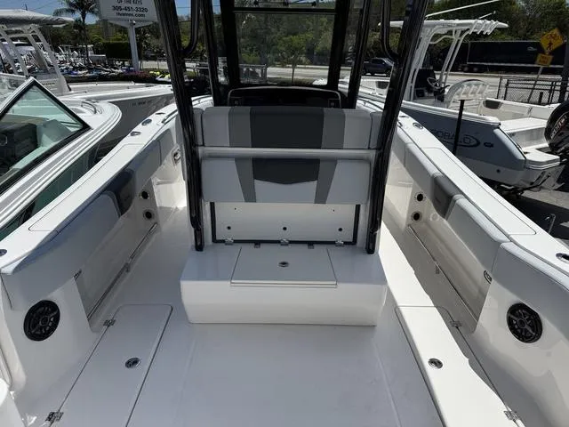 Slide: The Image of Robalo R270 Center Console 2025 - 4