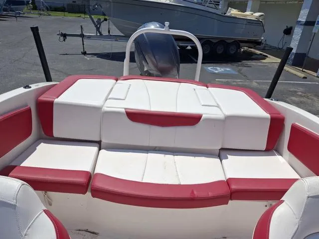 Slide: The Image of Chaparral 21 H2O Sport 2018 - 8