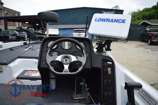 Slide: The Image of 1997 Pro Craft 180 boat dashboard with Lowrance navigation system. - 15