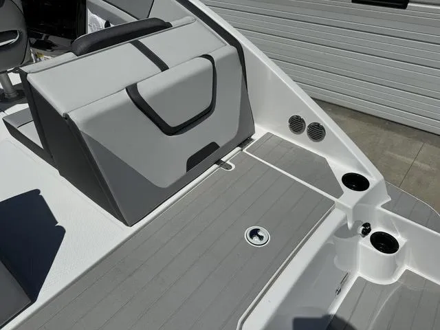 Slide: The Image of Yamaha AR220 2025 - 11