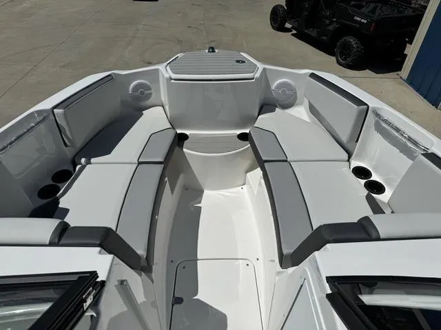 Slide: The Image of Yamaha AR220 2025 - 32