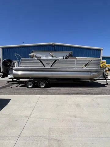 Slide: The Image of Veranda VP22VLB Luxury Tri-Toon 250hp SHO 2023 - 1