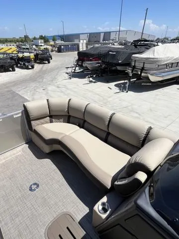 Slide: The Image of Veranda VP22VLB Luxury Tri-Toon 250hp SHO 2023 - 11