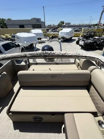 Slide: The Image of Veranda VP22VLB Luxury Tri-Toon 250hp SHO 2023 - 13