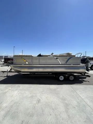 Slide: The Image of Veranda VP22VLB Luxury Tri-Toon 250hp SHO 2023 - 4