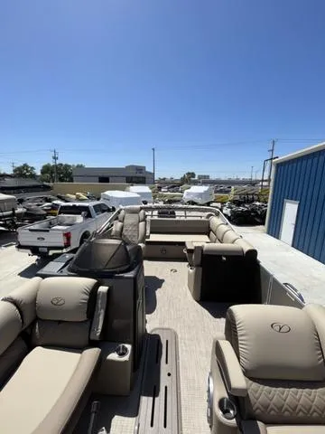 Slide: The Image of Veranda VP22VLB Luxury Tri-Toon 250hp SHO 2023 - 9