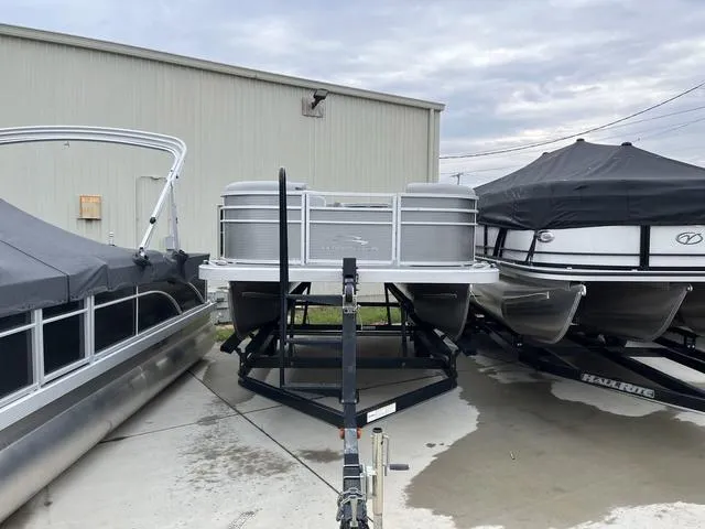 Slide: The Image of Bennington 16 SL 2023 - 2