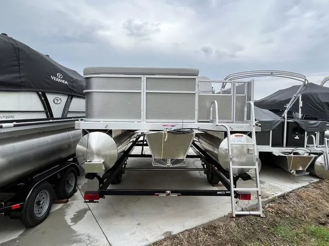 Slide: The Image of Bennington 16 SL 2023 - 4