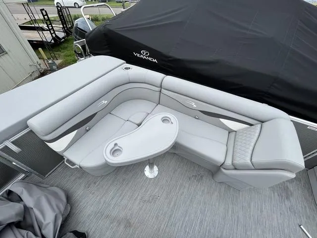 Slide: The Image of Bennington 16 SL 2023 - 6