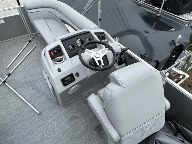 Slide: The Image of Bennington 16 SL 2023 - 7