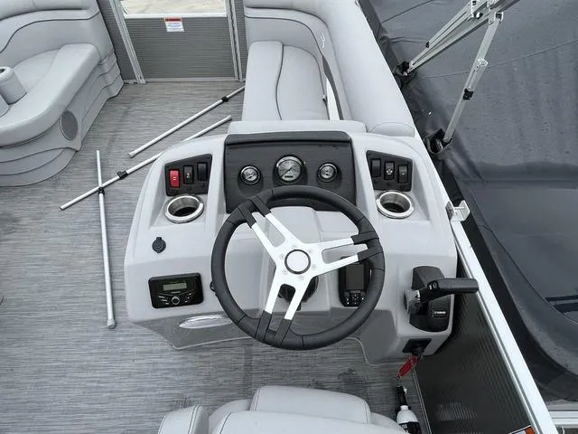 Slide: The Image of Bennington 16 SL 2023 - 9