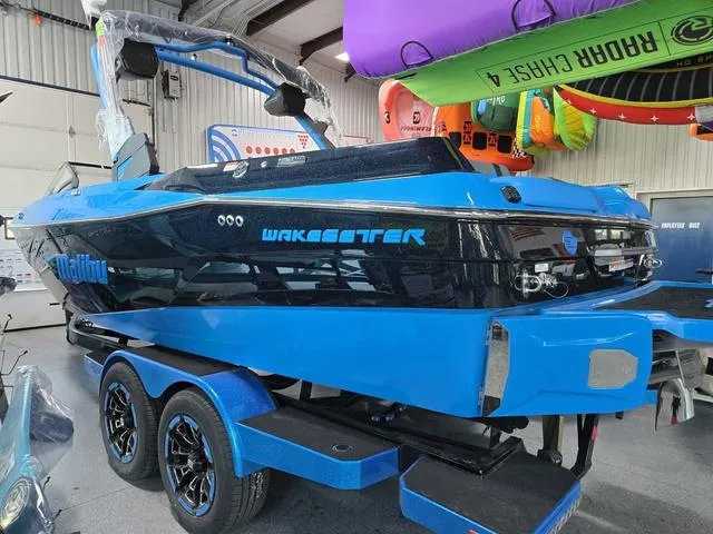 Slide: The Image of Malibu Wakesetter 23 LSV 2025 - 10