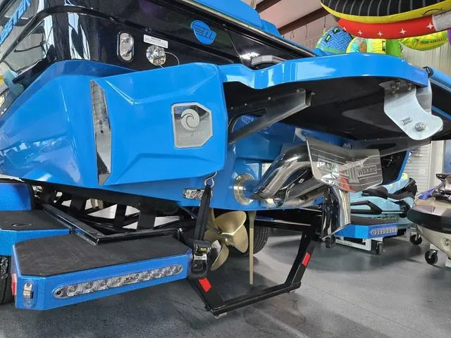 Slide: The Image of Malibu Wakesetter 23 LSV 2025 - 11