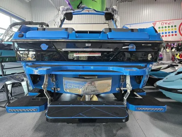 Slide: The Image of Malibu Wakesetter 23 LSV 2025 - 12