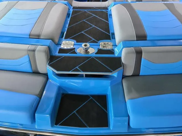 Slide: The Image of Malibu Wakesetter 23 LSV 2025 - 14