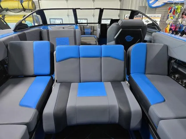 Slide: The Image of Malibu Wakesetter 23 LSV 2025 - 16