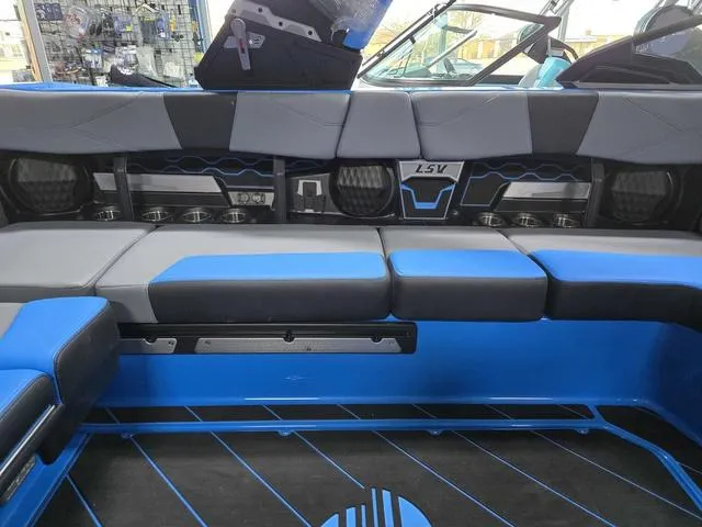 Slide: The Image of Malibu Wakesetter 23 LSV 2025 - 19