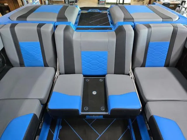 Slide: The Image of Malibu Wakesetter 23 LSV 2025 - 22