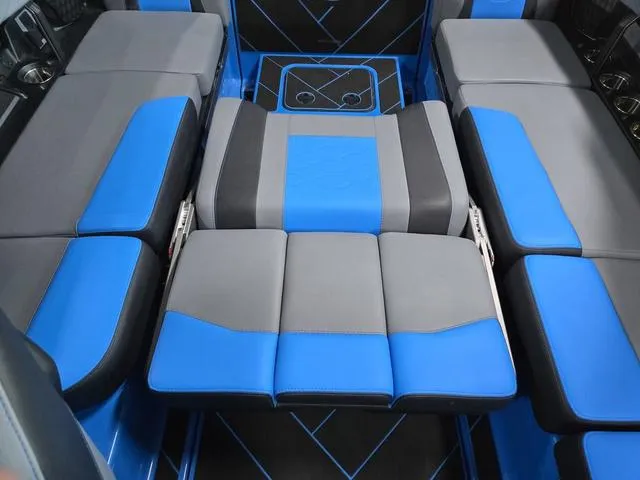 Slide: The Image of Malibu Wakesetter 23 LSV 2025 - 24