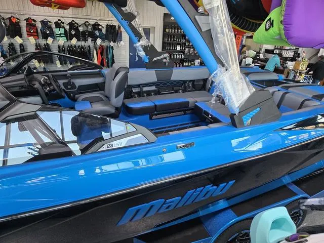 Slide: The Image of Malibu Wakesetter 23 LSV 2025 - 3