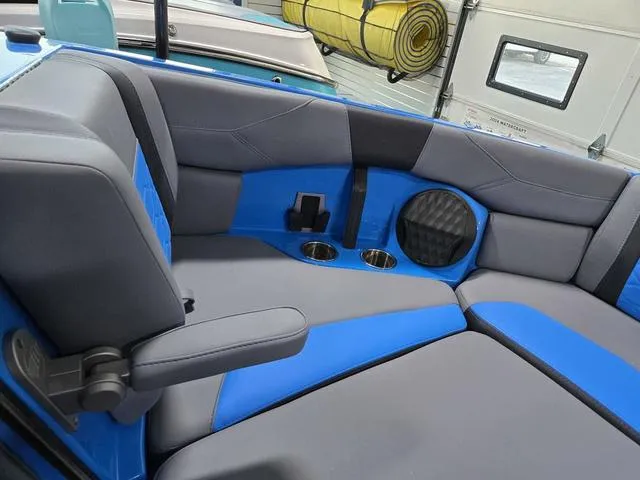 Slide: The Image of Malibu Wakesetter 23 LSV 2025 - 34