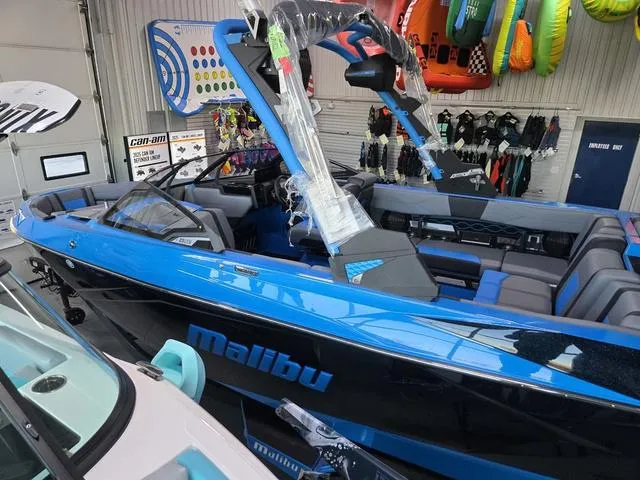 Slide: The Image of Malibu Wakesetter 23 LSV 2025 - 4