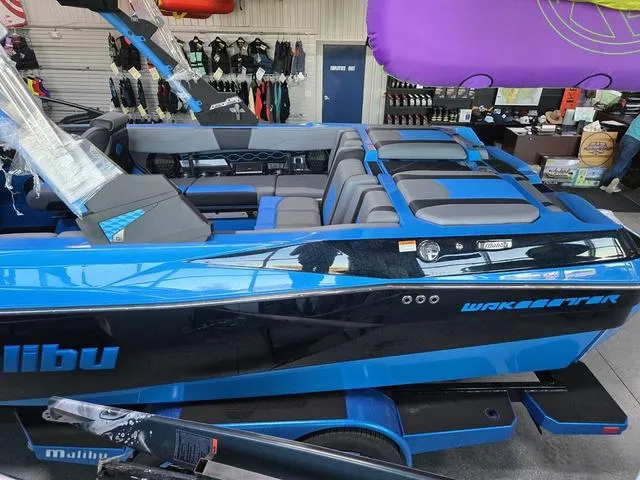 Slide: The Image of Malibu Wakesetter 23 LSV 2025 - 5