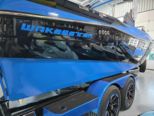 Slide: The Image of Malibu Wakesetter 23 LSV 2025 - 7