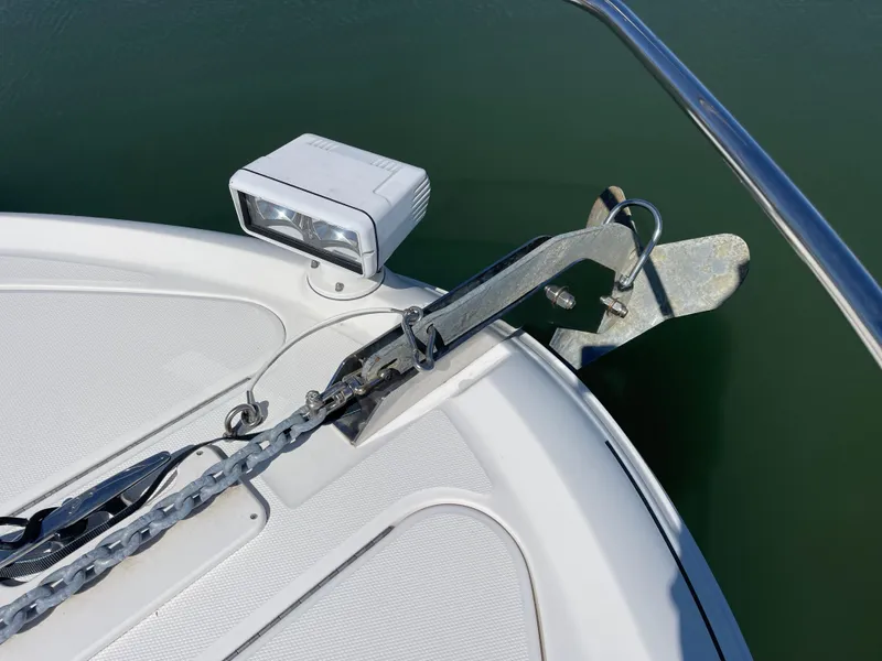 Slide: The Image of Bow of 2005 Sea Ray Motor Yacht with anchor and spotlight. - 40