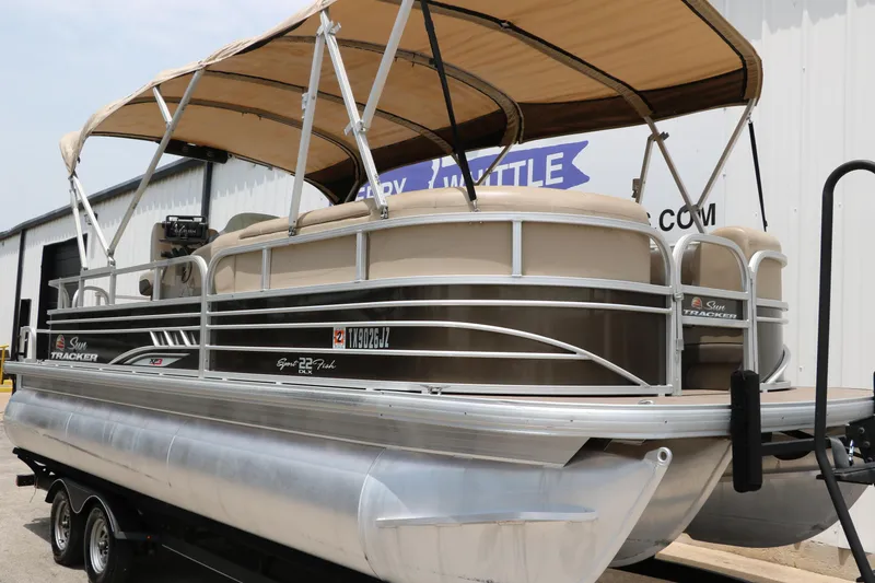 Slide: The Image of 2020 Sun Tracker SportFish 22 XP3 pontoon boat with canopy, parked on a trailer. - 10