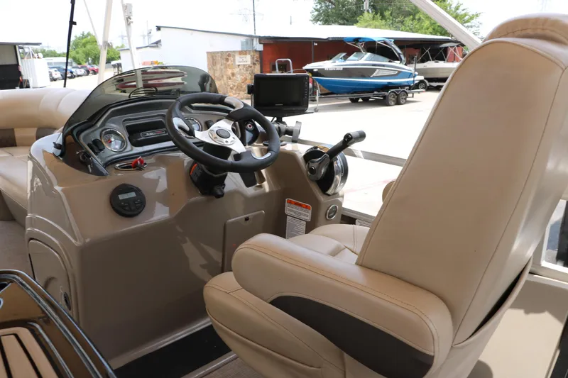 Slide: The Image of 2020 Sun Tracker SportFish 22 XP3 boat interior with steering console and seating. - 25