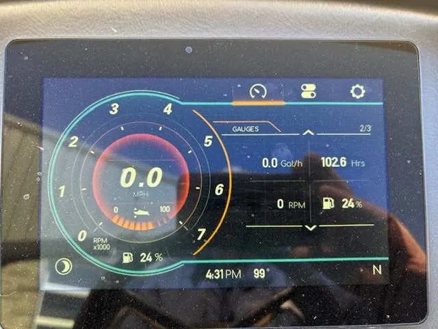 Slide: The Image of Tahoe Cascade Versatile Rear Bench 25 FT 2022 - 10