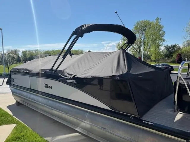 Slide: The Image of Tahoe Cascade Versatile Rear Bench 25 FT 2022 - 14