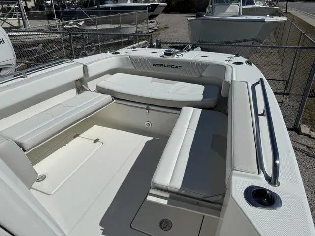 Slide: The Image of World Cat 235 TE (Tournament Edition) 2025 - 10