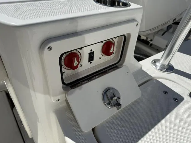 Slide: The Image of World Cat 235 TE (Tournament Edition) 2025 - 16