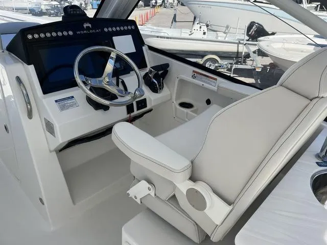 Slide: The Image of World Cat 280 DC-X 2025 - 6