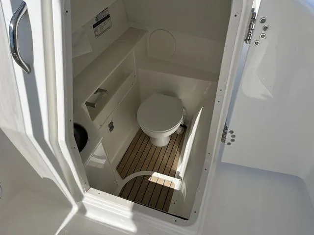 Slide: The Image of World Cat 280 DC-X 2025 - 8