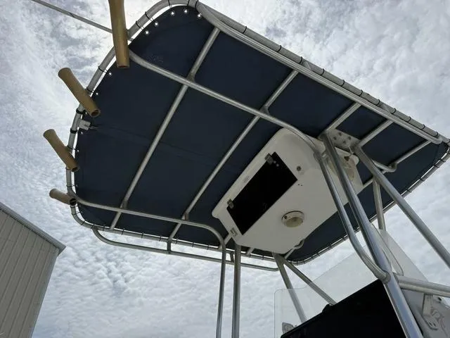 Slide: The Image of Boston Whaler 210 Outrage 1993 - 13