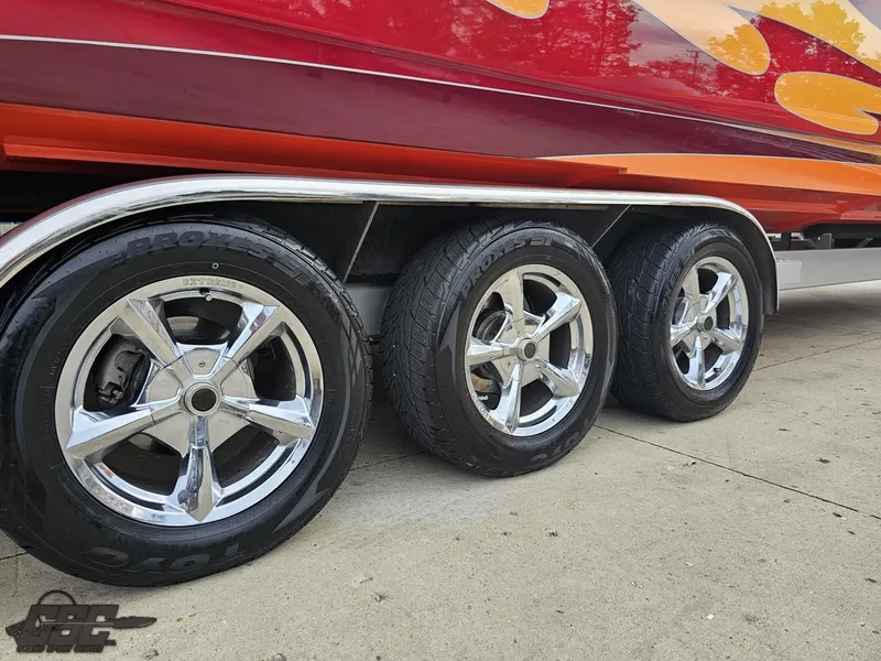 Slide: The Image of Triple-axle trailer with chrome wheels for 2008 Eliminator 36 Daytona Coupe boat. - 21