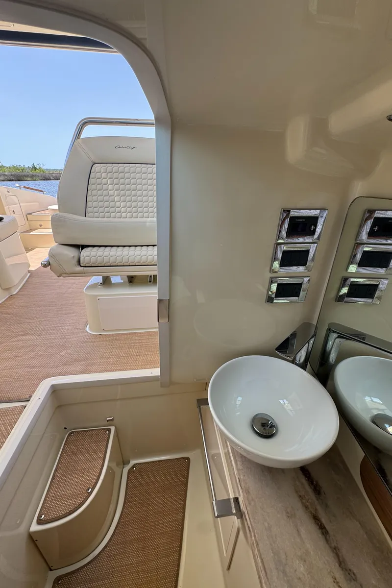 Slide: The Image of Chris-Craft Launch 31 GT 2020 - 93