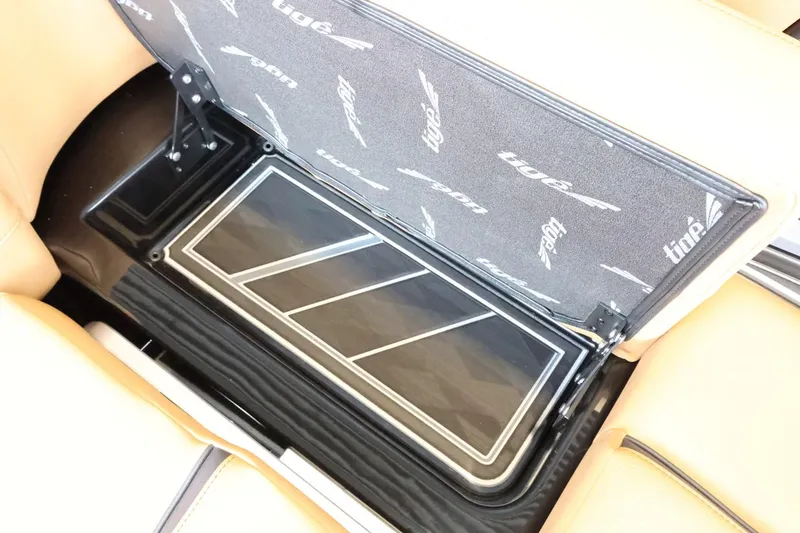 Slide: The Image of Tigé Ultré 25ZX 2025 - 56